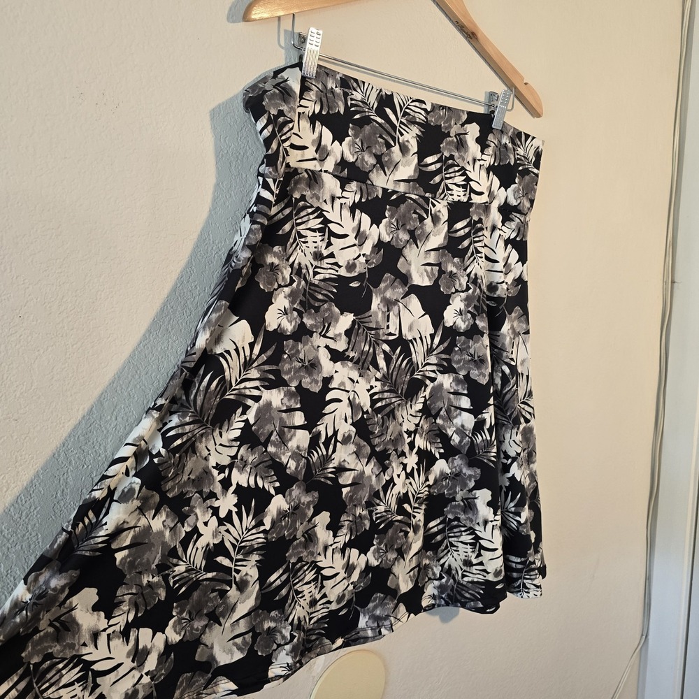 LuLaRoe Cassie Women's 3XL Black White Tropical‎ Floral Stretchy NWOT